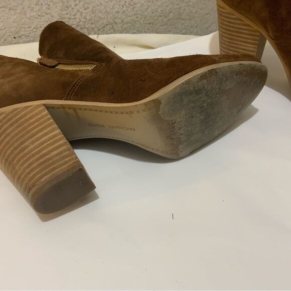 Michael Kors Women's Ankle Denver Bootie with Chunky Heel and Gold Zipper - Picture 8 of 12